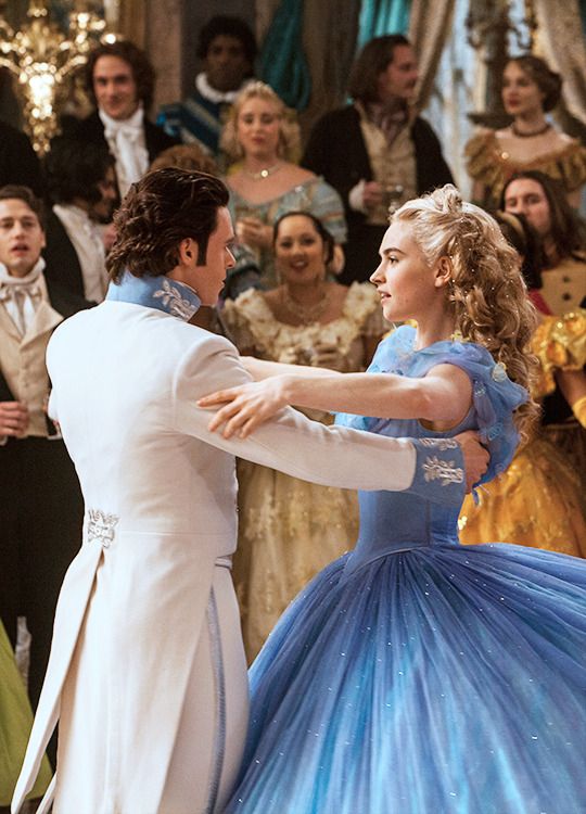 Cinderella 2015 ฉากแต่งงาน แต่งงาน ซีรีส์ ภาพยนตร์ จัดงานแต่งงาน งานแต่งงาน ชุดเจ้าสาว