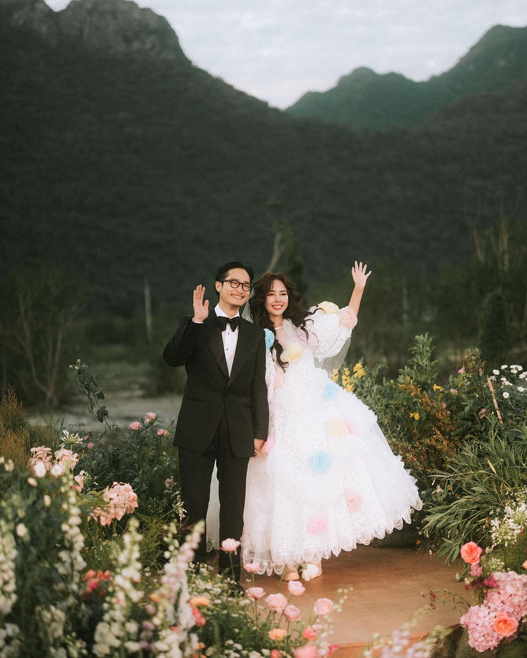 คุณบิว วราภรณ์ & คุณธนิน การ์ดแต่งงาน การ์ดแต่งงานดารา งานแต่ง งานแต่งดารา การ์ดแต่งงานคนดัง การ์ดแต่งงานบิววราภรณ์
