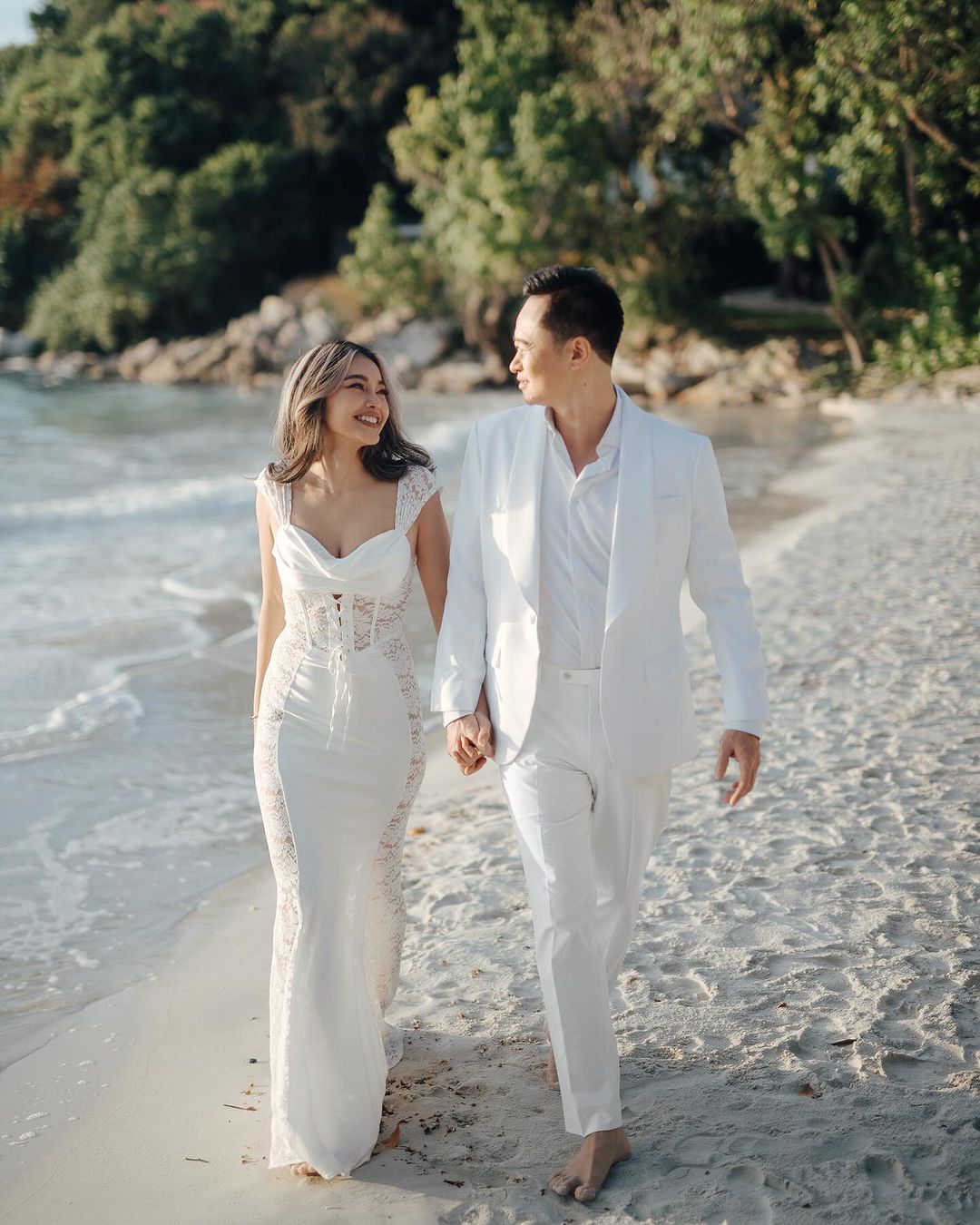 คุณชุ ชุลีพร & คุณไก่ การ์ดแต่งงาน การ์ดแต่งงานดารา งานแต่ง