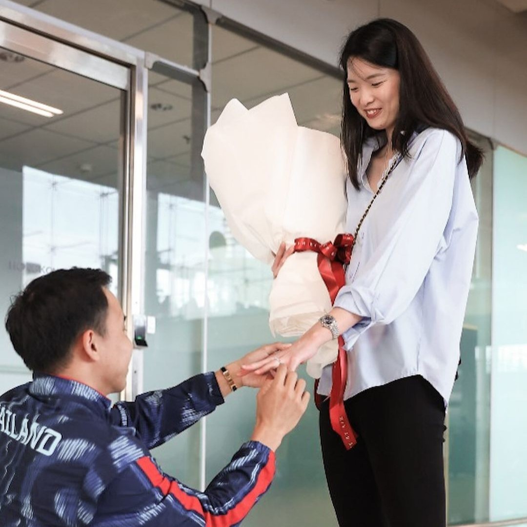 บาส เดชาพล - เอิร์ธ พุธิตา นักกีฬาแต่งงาน คนดังแต่งงาน คนดังแต่งงาน2025 ดาราแต่งงาน2568 คู่รักนักกีฬา การ์ดแต่งงาน หาร้านการ์ดแต่งงาน แต่งงาน ของชำร่วยราคาประหยัด ของรับไหว้ประหยัดงบ จัดงานแต่งสไตล์นักกีฬา