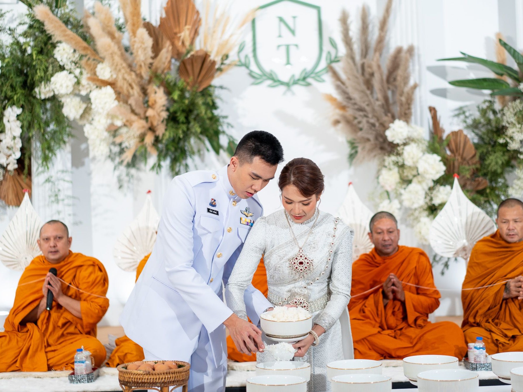 นุช สุทัตตา - จ่าอากาศเอกศรัณย์ นักกีฬาแต่งงาน คนดังแต่งงาน คนดังแต่งงาน2025 ดาราแต่งงาน2568 คู่รักนักกีฬา การ์ดแต่งงาน หาร้านการ์ดแต่งงาน แต่งงาน ของชำร่วยราคาประหยัด ของรับไหว้ประหยัดงบ จัดงานแต่งสไตล์นักกีฬา
