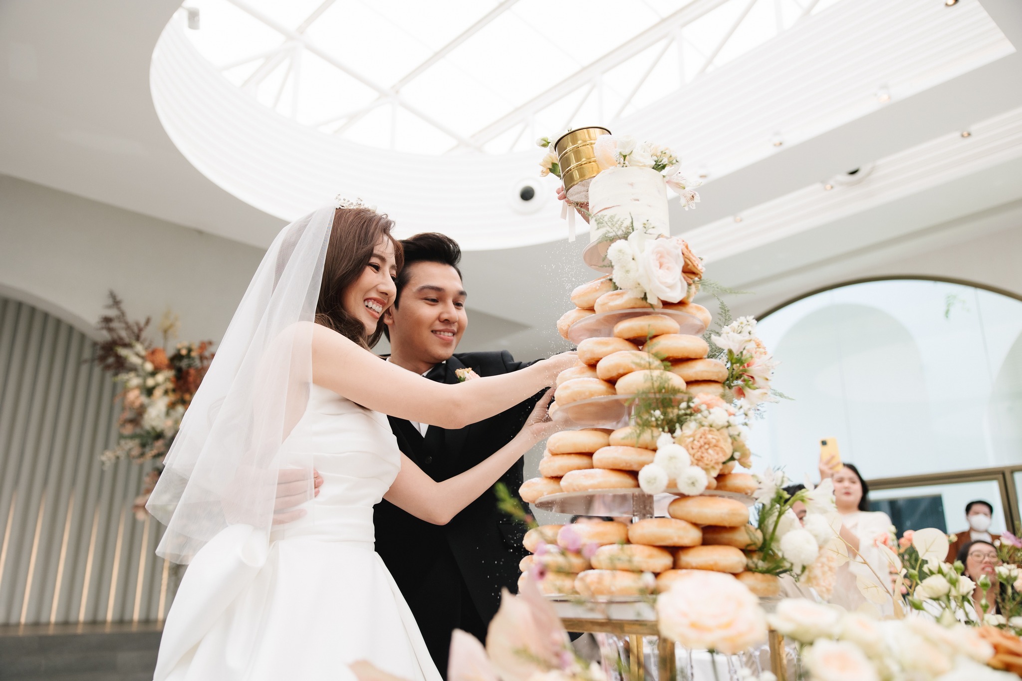 Creative Wedding Cake เทรนด์งานแต่ง เทรนด์งานแต่งปี 2026 ธีมงานแต่ง 2026 สีงานแต่ง 2026 สไตล์งานแต่งยอดนิยม ไอเดียจัดงานแต่ง งานแต่งมินิมอล Barn Wedding Elegant Wedding โทนสีงานแต่ง เทรนด์เค้กแต่งงาน จัดงานแต่ง ร้านการ์ดแต่งงาน ทำการ์ดแต่งงาน งานแต่งสวยหรู สถานที่จัดงานแต่ง แต่งงานงบประหยัด แต่งงานมินิมอล