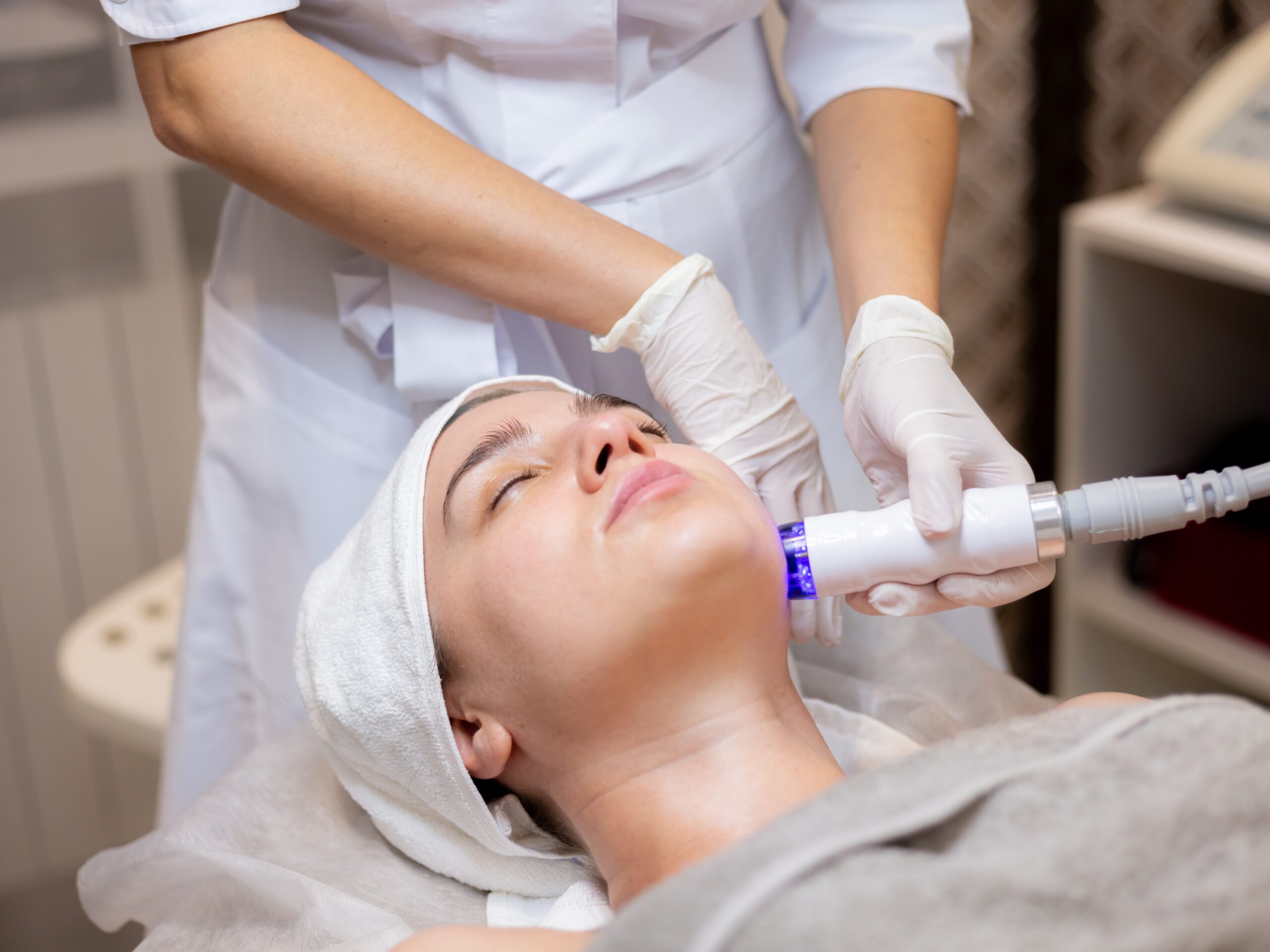 การยกกระชับ หัตถการก่อนวันแต่ง เตรียมตัวก่อนแต่งงาน บ่าวสาว ดูแลผิวก่อนแต่งงาน หน้าใสก่อนแต่งงาน ทรีทเมนต์ผิวหน้าเจ้าสาว ดูแลรูปร่างก่อนแต่งงาน ปรับรูปหน้าเจ้าสาว สกินบูสเตอร์ก่อนแต่งงาน ทรีทเมนต์ผิวออร่า ช็กลิสต์ความสวยก่อนแต่งงาน