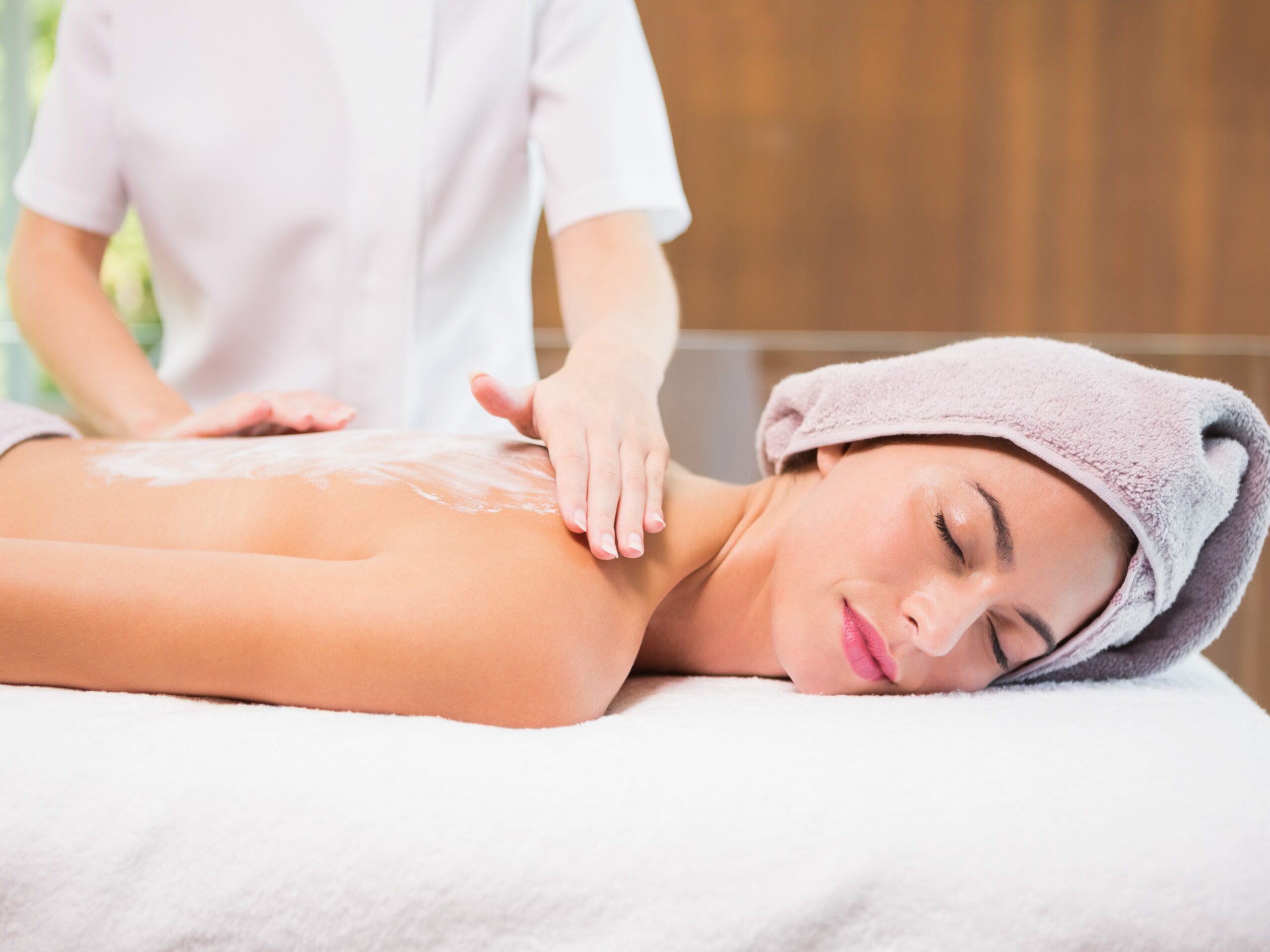 1 – 3 สัปดาห์ ก่อนวันแต่งงาน หัตถการก่อนวันแต่ง เตรียมตัวก่อนแต่งงาน บ่าวสาว ดูแลผิวก่อนแต่งงาน หน้าใสก่อนแต่งงาน ทรีทเมนต์ผิวหน้าเจ้าสาว ดูแลรูปร่างก่อนแต่งงาน ปรับรูปหน้าเจ้าสาว สกินบูสเตอร์ก่อนแต่งงาน ทรีทเมนต์ผิวออร่า ช็กลิสต์ความสวยก่อนแต่งงาน