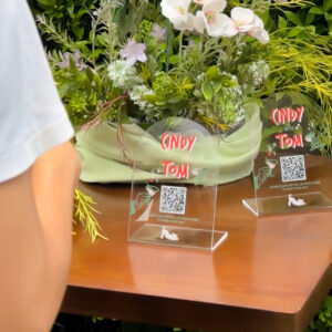 ของตกแต่ง สแตนดี้อะคริลิคฐานดัด 4.5x6.5 นิ้ว